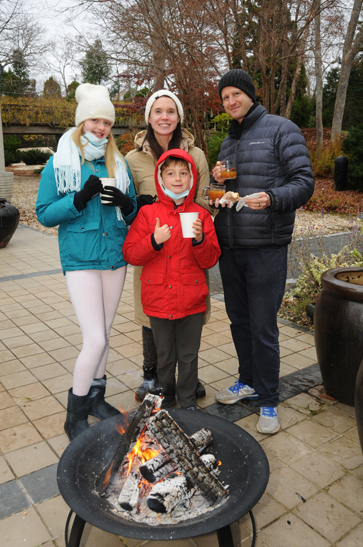 Eva-Gentile-Diane-Toner-William-Gentile-and-in-front-Charlie-Gentile-©-Richard-Lewin-43