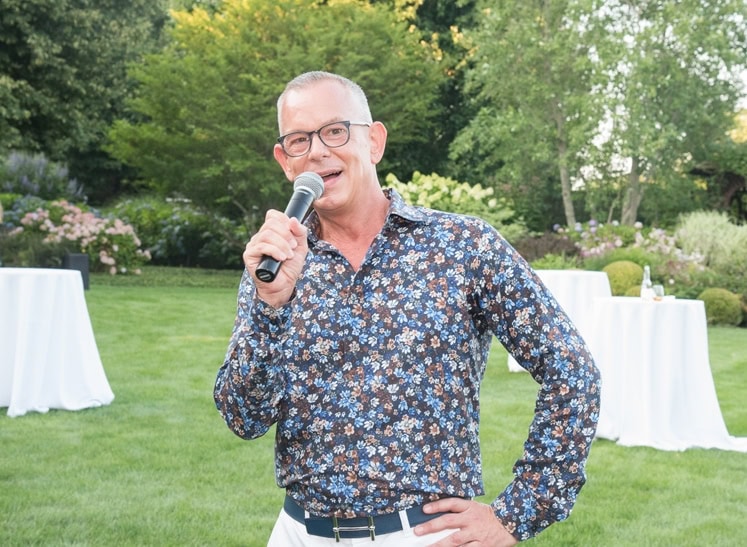 Jim-Berkrot-speaking-to-guests