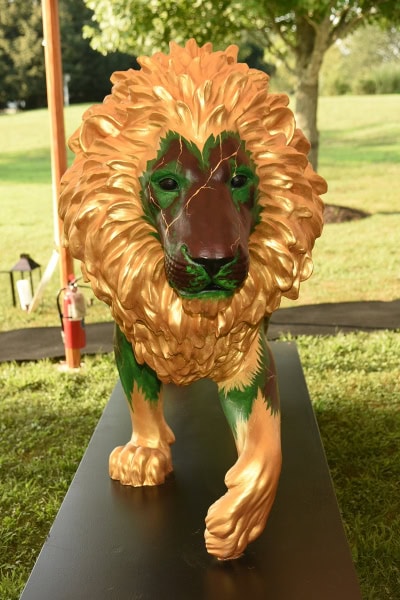 US TUSK LION TRAIL AUCTION