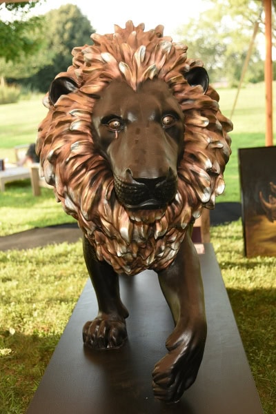 US TUSK LION TRAIL AUCTION