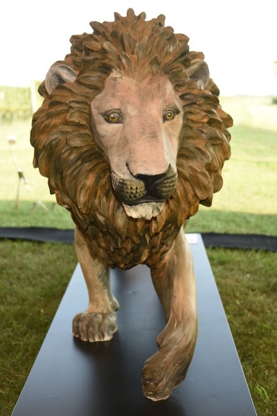 US TUSK LION TRAIL AUCTION
