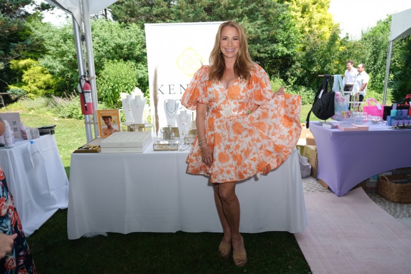 Jill Zarin stops at Kendra Scott
photo by Rob Rich/SocietyAllure.com ©2022 robrich101@gmail.com 516-676-3939