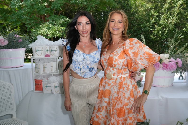 guest, Jill Zarin (HempHera table)
photo by Rob Rich/SocietyAllure.com ©2022 robrich101@gmail.com 516-676-3939
