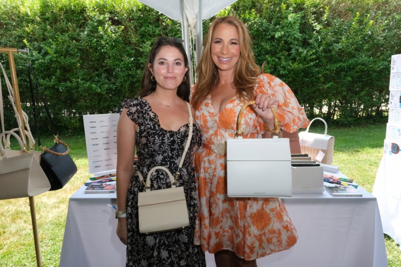 guest, Jill Zarin at Modern Picnic table
photo by Rob Rich/SocietyAllure.com ©2022 robrich101@gmail.com 516-676-3939