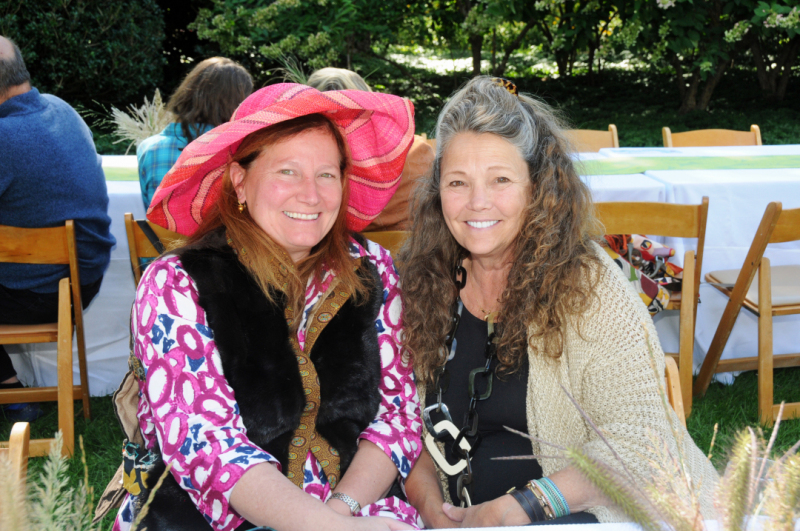 Paula-Hornbostel-and-Ann-Clairmont-LH-Landscape-Awards-©-Richard-Lewin-155longhouse-reserve-landscape-luncheon