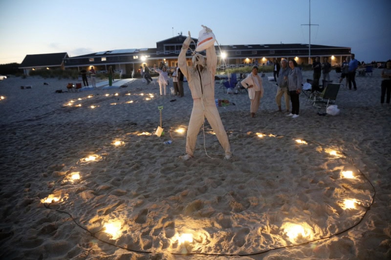 17-swept-away-guild-hall-main-beach_1295