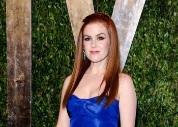 Create Isla Fisher’s Sleek Straight Vanity Fair Oscar Party Hair