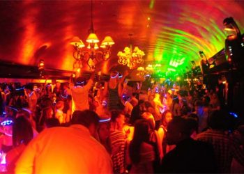 Hamptons Nightlife Hotspots: Table Service And VIPs