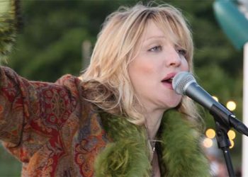 Courtney Love Impromptu Hamptons Performance At The Surf Lodge