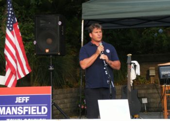 Southampton Town Council Candidate Jeff Mansfield Hosts Fundraiser At Tiderunners In Hampton Bays