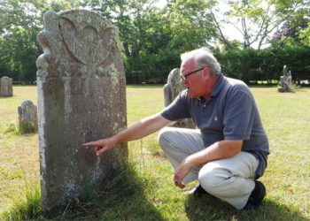 Hamptons Historical Museum Working To Preserve Old Southampton Cemetery During Restoration Workshop