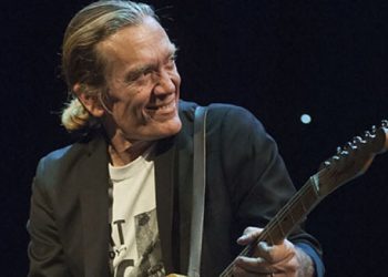 G.E. Smith Of The “Saturday Night Live” Band Hits Bay Street Theater