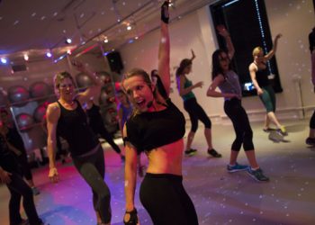 The People’s Bootcamp’s Adam Rosante Kicks Off Well+Good’s Hamptons Surfside Salutations