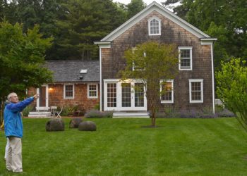 The Thomas Moran Trust Hosts Hamptons Cocktail Party At The Nivola Home