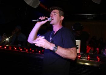 Chatterbox: Robin Thicke Makes Surprise Appearance At Hamptons Hotspot