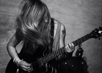 Life@Nite: A Full Moon Blacklight Party, Beach Bash, And Summer Sets