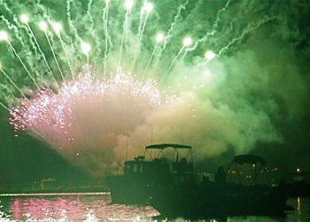 The Clamshell Foundation Hosting 36th Annual Great Bonac Fireworks Show