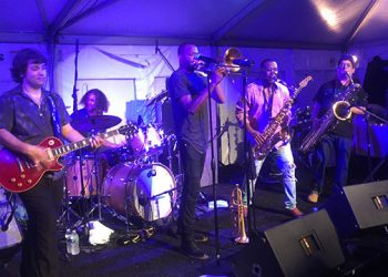 Chad Smith Hops On Stage To Perform “Give It Away” At Montauk Playhouse Community Center Foundation’s Annual Gala