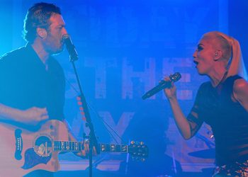 Chatterbox: Blake Shelton And Gwen Stefani Share The Stage For Surprise Duet At Apollo In The Hamptons