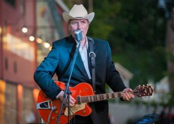 INTERVIEW: Musician Gene Casey On The Lone Sharks’ New Album, The Band’s Rare Concert-Style Show, And More