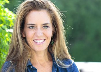 INTERVIEW: Author Holly Peterson Dishes On “It Happens in the Hamptons” And More