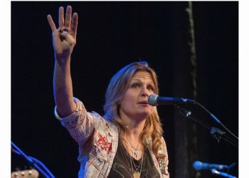 Hamptons “Fireside Sessions” With A Local Legend To Return This January