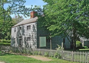 Former Long Island Poet Of The Year Founds Hamptons-Based Poetry Academy