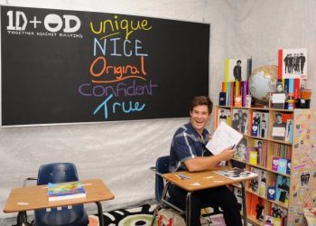 Stars At The Office Depot And One Direction’s 1D + OD Live Love Move Together Against Bullying Classroom