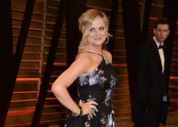 “Dallas Buyers Club” Star Jared Leto Photobombs Anne Hathaway At Vanity Fair Oscar Party