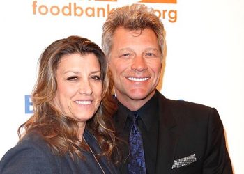 Mario Batali And Tom Colicchio Help Raise Over $2 Million For Food Bank For New York City