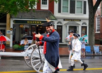 Hamptons Fourth Of July Parade Called For Strong Willed Onlookers And Lots Of Umbrellas