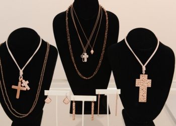 Vera Wang And Nicole Miller Attend Debut Party For Lisa Jackson’s LJ CROSS Fine Jewelry Collection At JANGEORGe