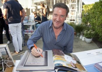 Serena & Lily And Domino Host “Sign, Sip And See” With Top Authors