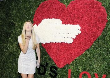 Blake Lively Shows Off Barely Noticeable Baby Bump During God’s Love We Deliver’s 8th Annual Golden Heart Awards