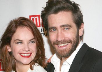 “Constellations” Starring Ruth Wilson And Jake Gyllenhaal Earns Rave Reviews And Opens To Star Studded Crowd