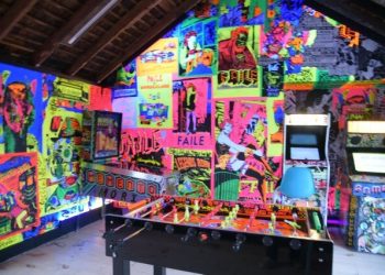 Jonny Lennon Hosts Far Out At The Surf Lodge