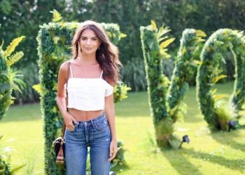 Jeremih Serenades Chrissy Teigen And Hailey Clauson During Hamptons 4th Of July Bash