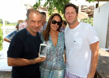 Roberto Dutesco Teaches “How To Crack An Egg” At The Surf Lodge