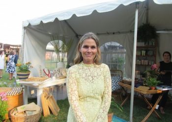 East Hampton Antiques Show Attracts Over 2,000 Visitors