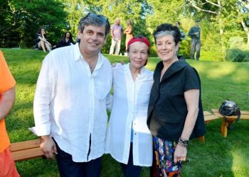 Laurie Anderson Headlines “Concert For Dogs” At LongHouse Reserve