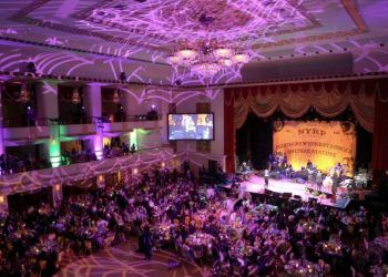 Bette Midler Channels “Hocus Pocus” Character During Annual Hulaween Party