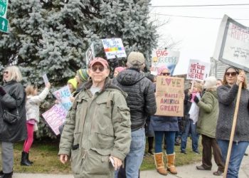 Hundreds Attend Women’s March In Sag Harbor