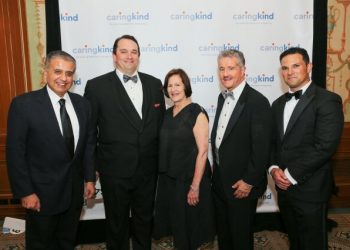 Dr. Max Gomez Emcees CaringKind’s “Forget-Me-Not” Gala