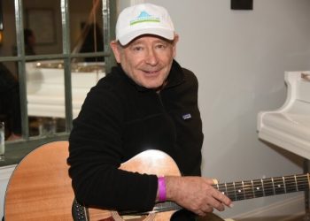 Armie Hammer, Elizabeth Chambers, Abigail Spencer, And More Attend Southampton Inn’s Memorial Day Weekend BBQ