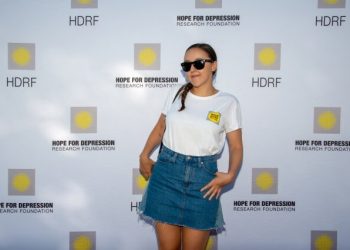 Lorraine Bracco Supports Hope For Depression Research Foundation’s Third Annual Walk Of Hope + 5K Run In Southampton