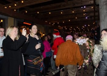 Wölffer Estate Vineyard Hosts Lighting Of The Vines 2018: A Charity Wreath Auction And Holiday Gathering