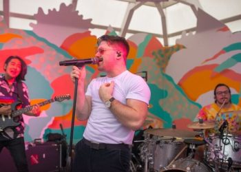 Idris Elba And Cuba Gooding Jr. Take In Vanessa da Mata At The Surf Lodge