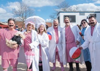 Sag Harbor’s HarborFrost Celebrates Winter With Frosty Plunge, Ice Carving, And More Seasonal Excitement