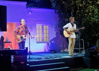 PORTRAITS LIVE! With GE Smith & LeRoy Bell At Guild Hall