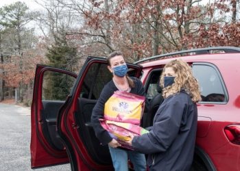 Animal Rescue Fund Of The Hamptons Distributes Pet Food And Collects Donations For Pet Food Pantry